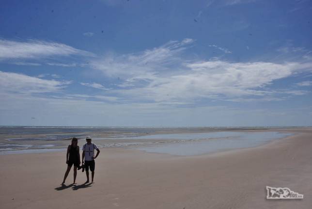 A Ana e o Guto, durante a caminhada de Fortim a Canoa Quebrada, no litoral do Ceará